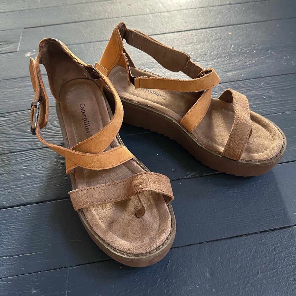 Caterpillar platforms-sandals size 9. In good condition.